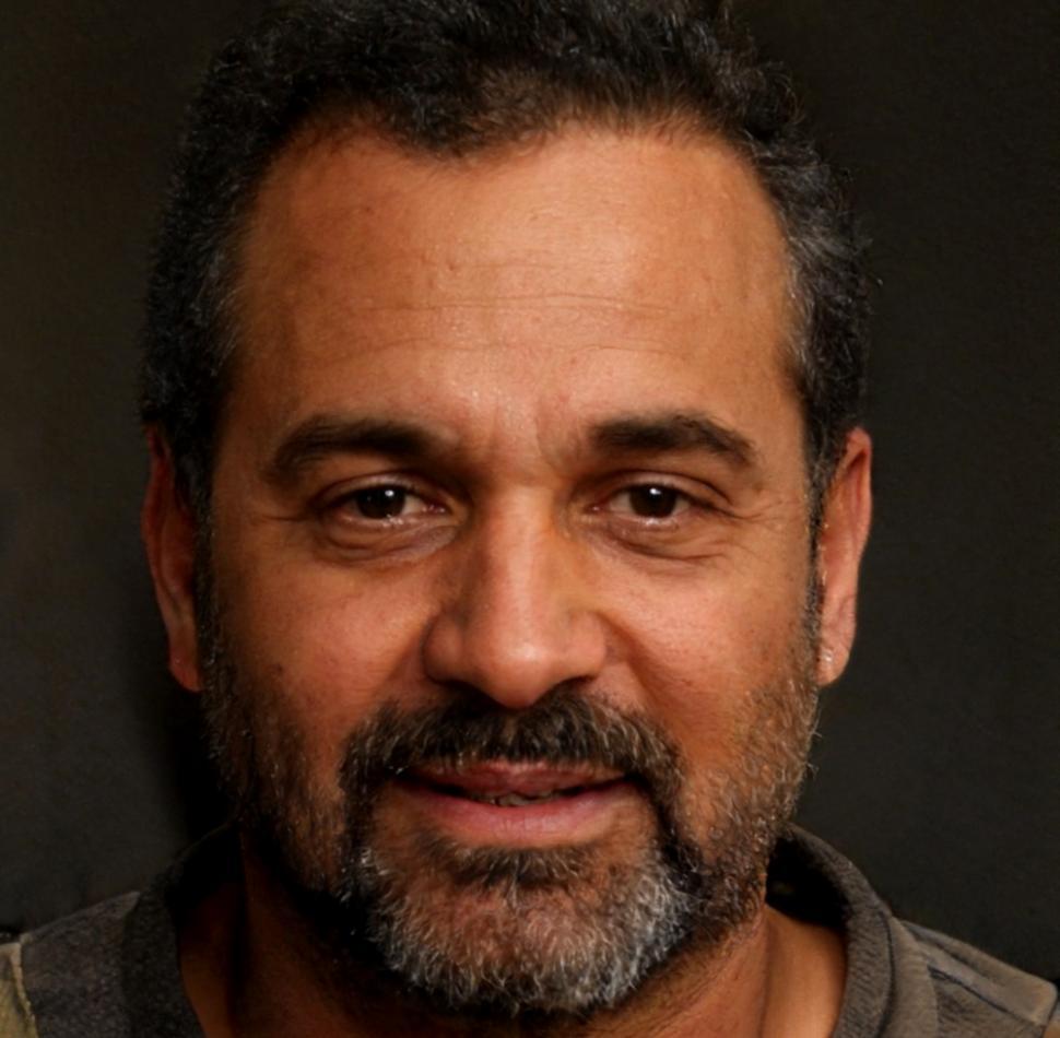 Эксперт-преподаватель делится практическими знаниями со студентами